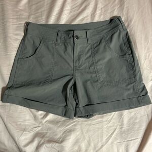 The North Face Women's Charcoal Cargo Shorts Size 4